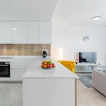 Bright And Stunning 2 Bed In Southbay - Rdr530